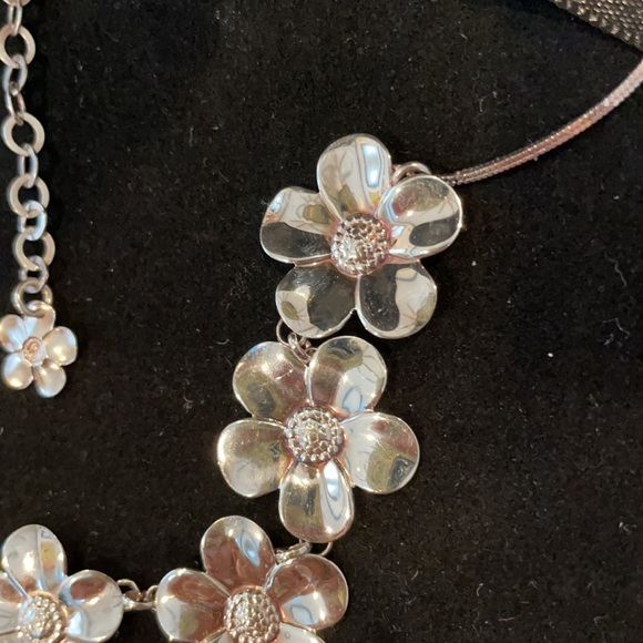 Arte D’Argento Sterling Silver Flower Necklace - Picture 5 of 5